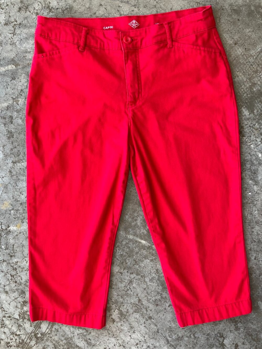 St. John’s Bay Cherry Red Capri Pants Women's Size 10 Stretch Cotton Summer Pant